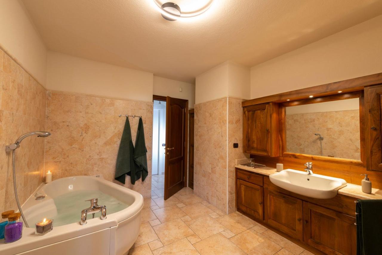 Villa Mara - Aosta - 200 Mq - Wifi - Jacuzzi - Parcheggio - Giardino Exteriér fotografie