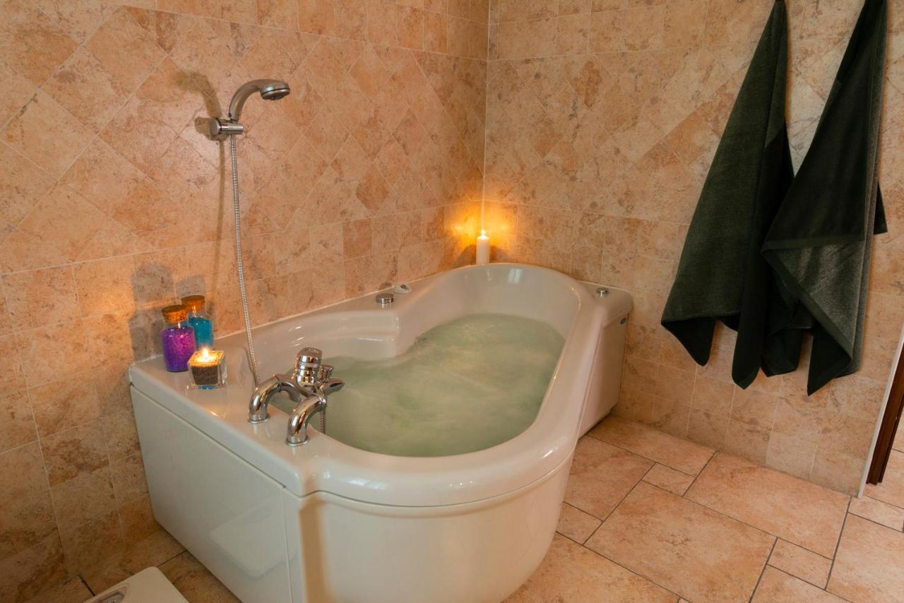 Villa Mara - Aosta - 200 Mq - Wifi - Jacuzzi - Parcheggio - Giardino Exteriér fotografie