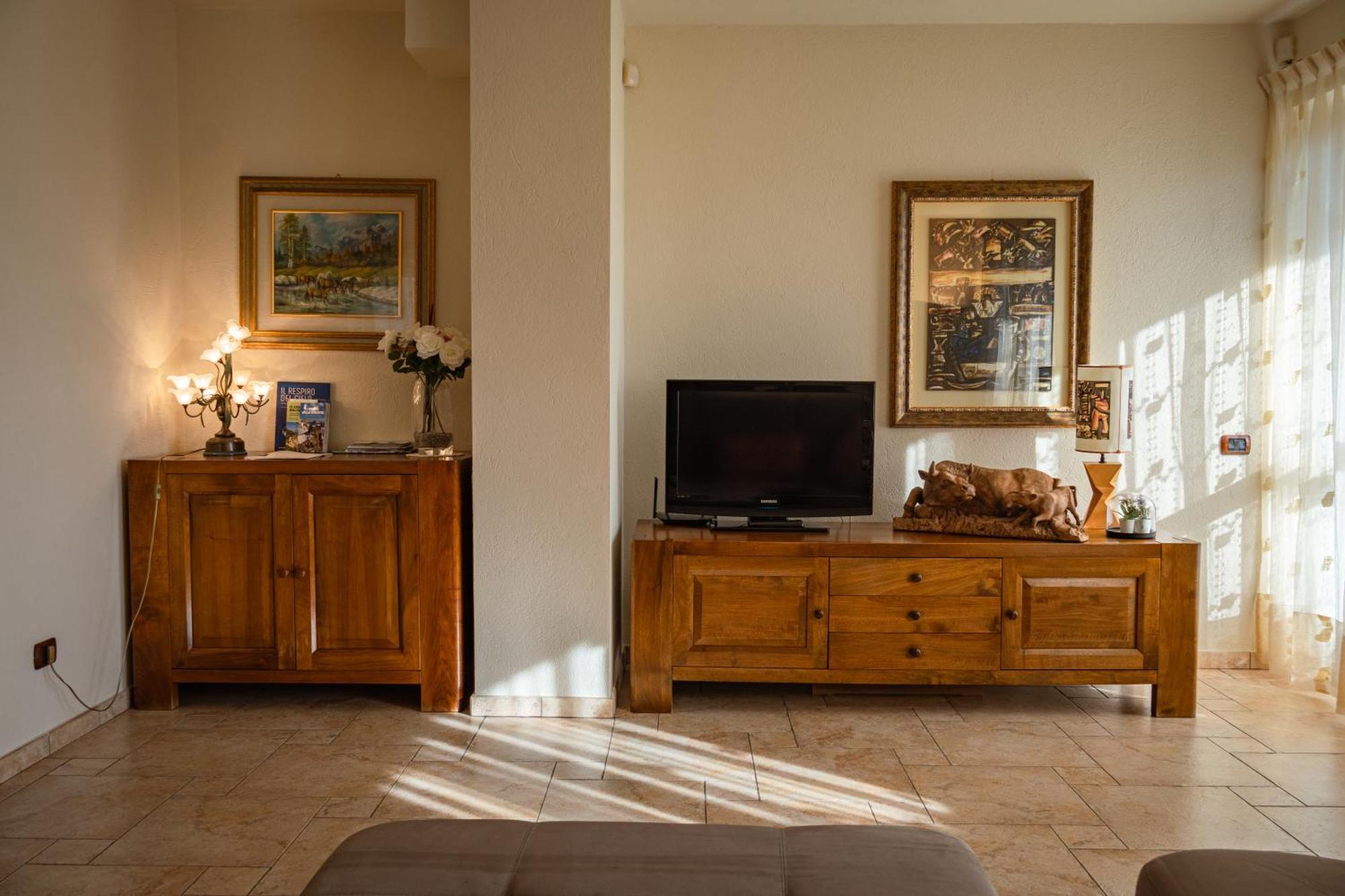 Villa Mara - Aosta - 200 Mq - Wifi - Jacuzzi - Parcheggio - Giardino Exteriér fotografie